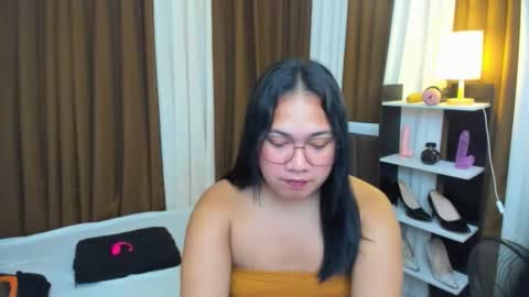 Snapshot of tsuncutkaren chatting on October 11, 7:11 am Karen Oquio online show from October 11, 7:11 am