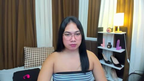 Snapshot of tsuncutkaren chatting on October 13, 7:31 am Karen Oquio online show from October 13, 7:31 am