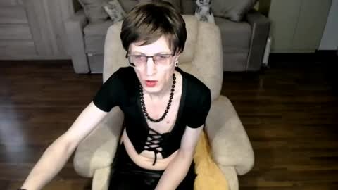 Clementine online show from April 17, 10:51 am