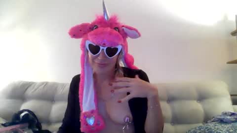 twoboobsonepenis online show from May 16, 2:42 am