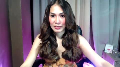ItsUrsElla online show from March 8, 12:52 pm
