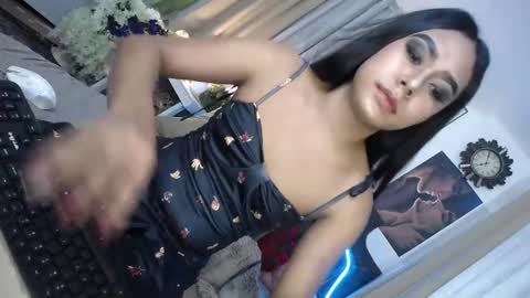 Snapshot of urasians_cummer chatting on February 16, 10:10 am Pau online show from February 16, 10:10 am