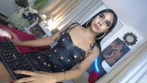 Snapshot of urasians_cummer chatting on February 19, 10:12 am Pau online show from February 19, 10:12 am