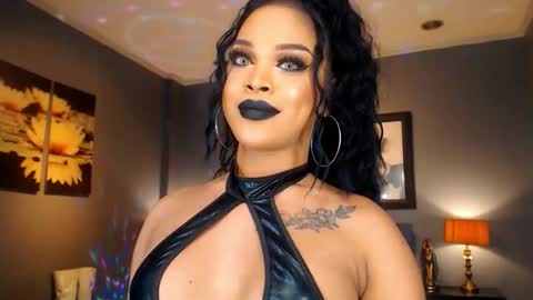 UrMajestyTyra online show from March 3, 1:12 am