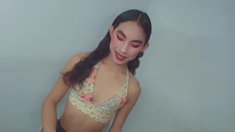 urpretty_mistake online show from February 19, 5:26 am