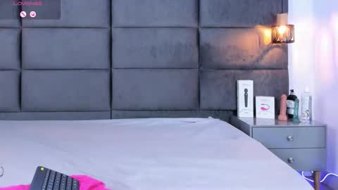 valentino moon online show from September 27, 3:15 am