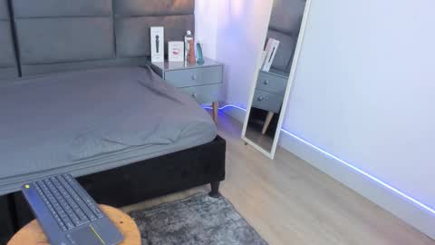 valentino moon online show from October 9, 3:08 am