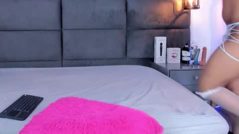 valentino moon online show from October 11, 3:20 am