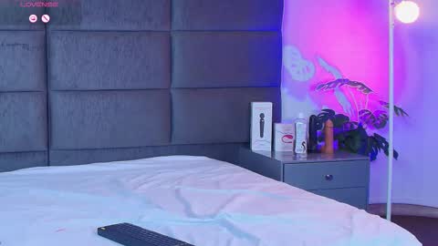 valentino moon online show from February 20, 6:19 am