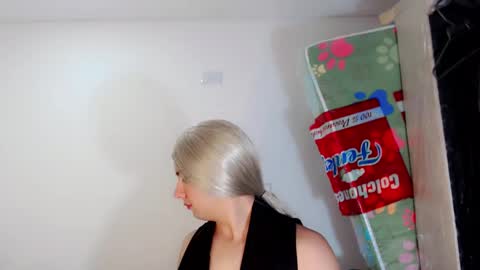 valeriagill_ online show from September 18, 11:54 pm