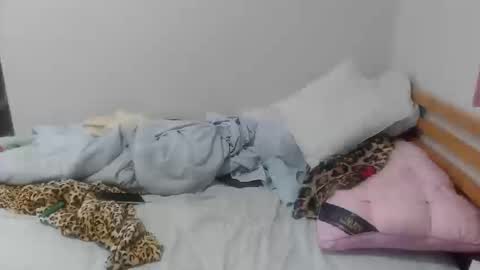 Catalina INSTA FOLLOW  online show from March 11, 11:03 am