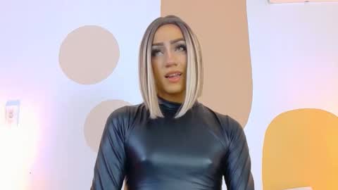 Snapshot of victoriaross1 chatting on October 16, 4:24 am VictoriaRoss online show from October 16, 4:24 am