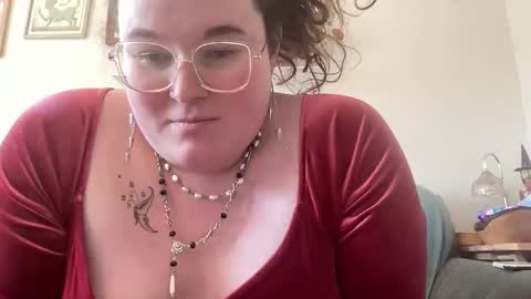 violetlyhappy online show from March 20, 5:25 pm