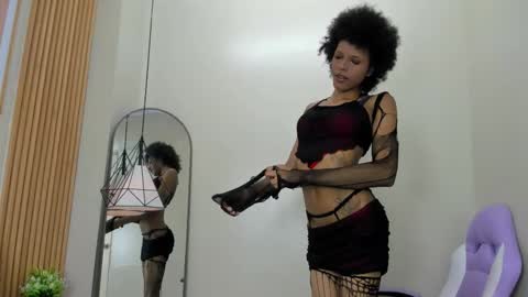 V I O L E T T E  online show from January 19, 4:27 pm