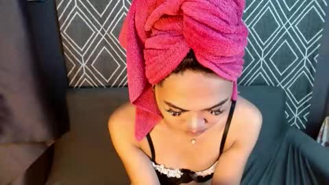 yana online show from December 17, 11:05 am