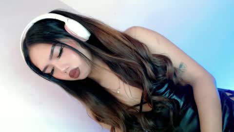 LE XI online show from December 4, 2:43 pm