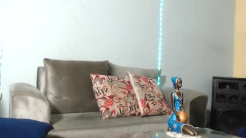 SHENIEL RODRIGUEZ online show from December 6, 6:53 am