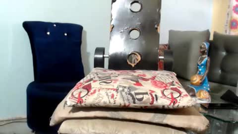 SHENIEL RODRIGUEZ online show from December 11, 7:57 pm