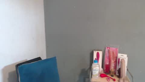 SHENIEL RODRIGUEZ online show from March 6, 9:09 pm