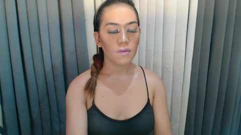 GWEN THOMPSON .......   online show from December 3, 10:12 pm
