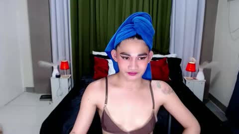 xtspetitehugecock online show from April 14, 6:18 am