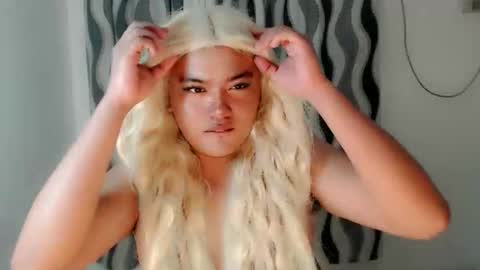 its me MADEL online show from March 20, 3:46 pm