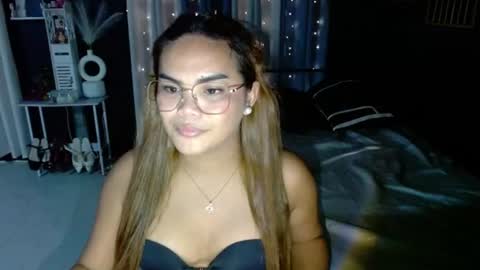 Kylie Smith online show from June 15, 3:25 pm