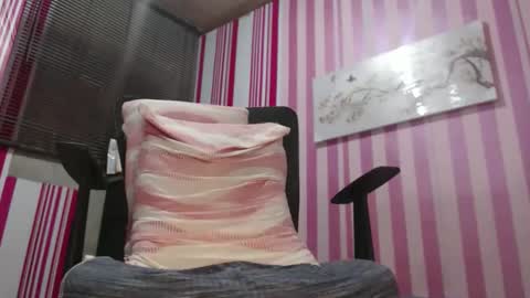 xxrowenatastycockforyouxx online show from October 2, 3:07 am