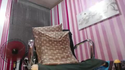 xxrowenatastycockforyouxx online show from January 13, 2:41 am