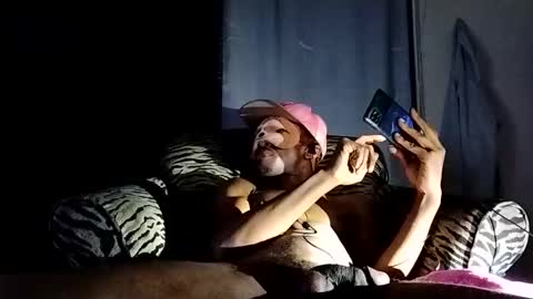 Snapshot of yellowdave45 chatting on October 21, 10:00 pm yellowdave45 online show from October 21, 10:00 pm
