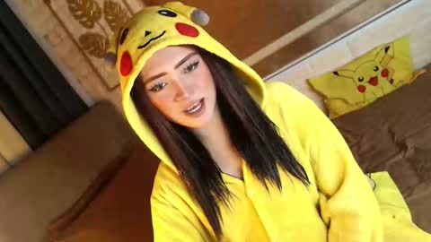 JEN  online show from October 18, 11:25 am