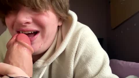 yourelilangel online show from March 7, 9:31 pm