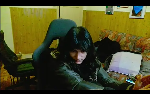 calliemaggotbone online show from December 15, 2:44 pm