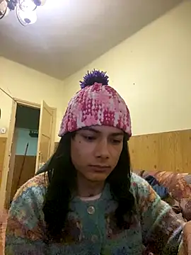 calliemaggotbone online show from January 8, 7:40 pm