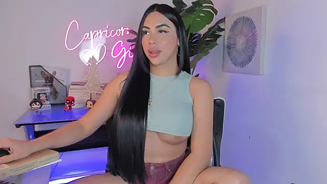 Korina Saenz01 online show from December 18, 11:43 pm