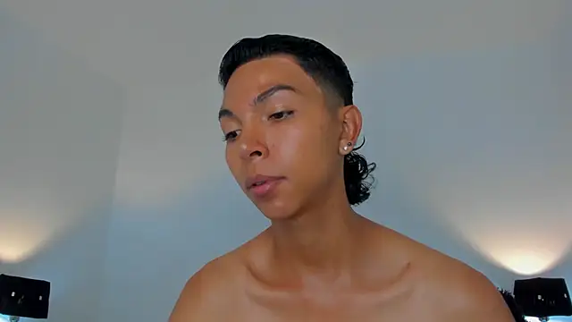 xhenisa  online show from April 29, 5:30 pm