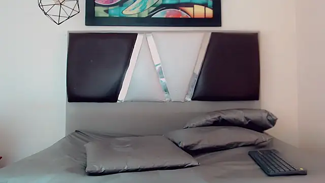 hilary rodriguez online show from February 17, 7:32 pm