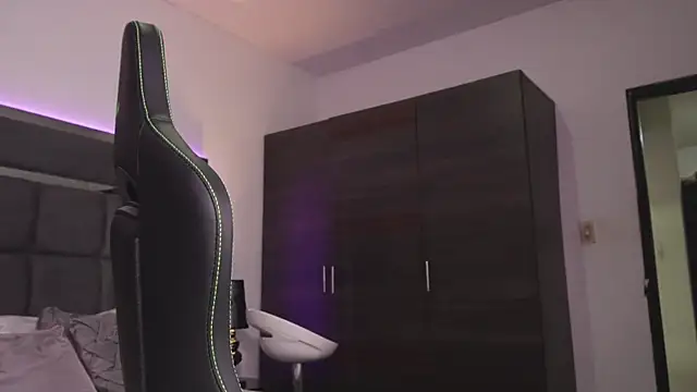 Emmilysantibanez online show from September 18, 1:33 am