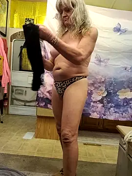 annika lately online show from November 22, 4:36 am