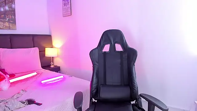 Snapshot of Megan_Miles02 chatting on March 23, 6:05 am Megan Miles02 online show from March 23, 6:05 am