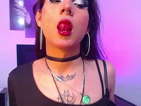 lilithnyx333 online show from February 18, 10:28 pm