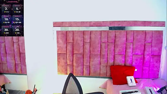 KayleighDreams  online show from April 12, 3:10 am