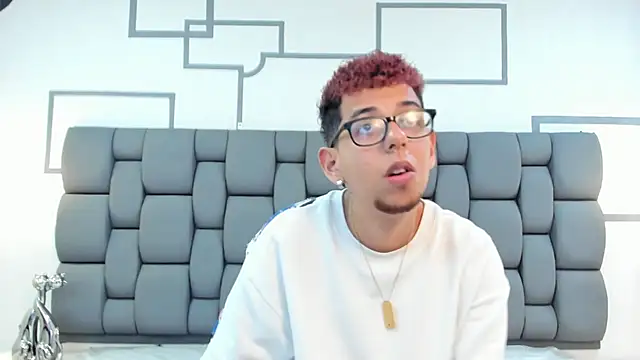 Derek and Skarlet online show from September 15, 3:28 pm