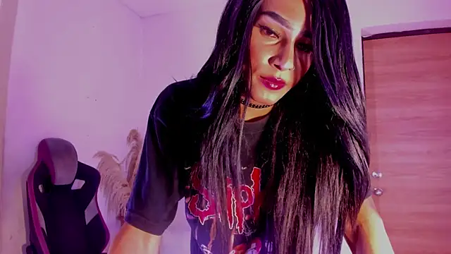 carolinemiller7 online show from December 2, 8:28 am