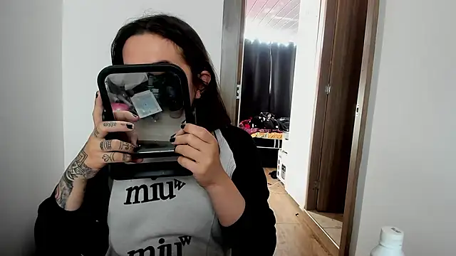 Sweet-Suck69 online show from January 31, 9:59 pm