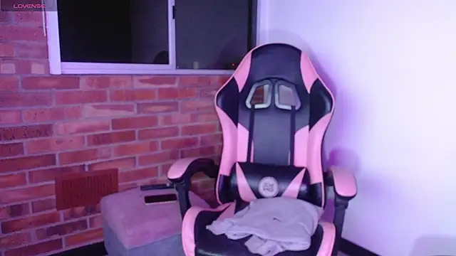 charlotbelucci  online show from November 12, 9:19 am