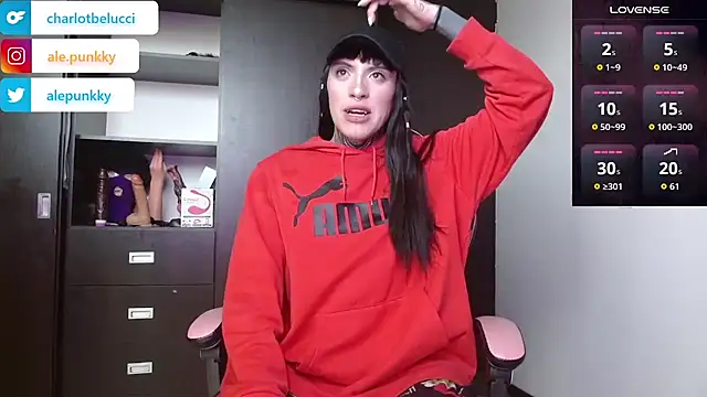 charlotbelucci  online show from November 16, 9:14 pm