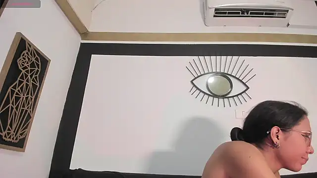 EmilyGomezLS online show from June 3, 11:55 am