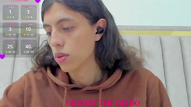 FreyaMoller online show from October 29, 7:45 pm