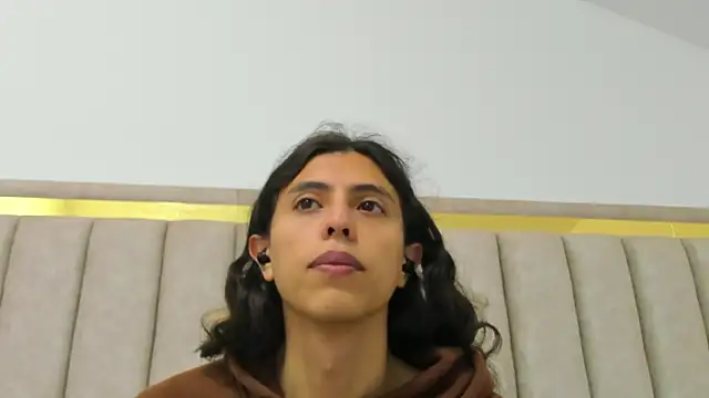 FreyaMoller online show from April 19, 7:05 pm